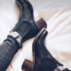 RARE Frye Sabrina 6G Chelsea Boots